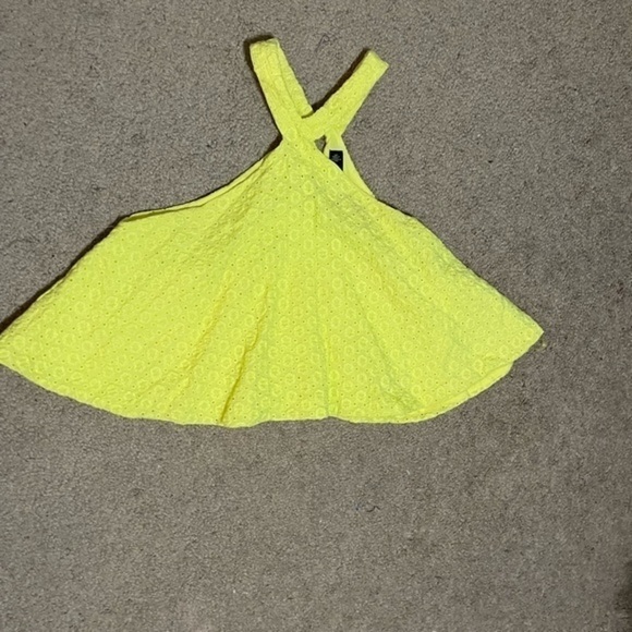Design Lab Lord & Taylor Yellow Flowy crop top size Small - Picture 4 of 9